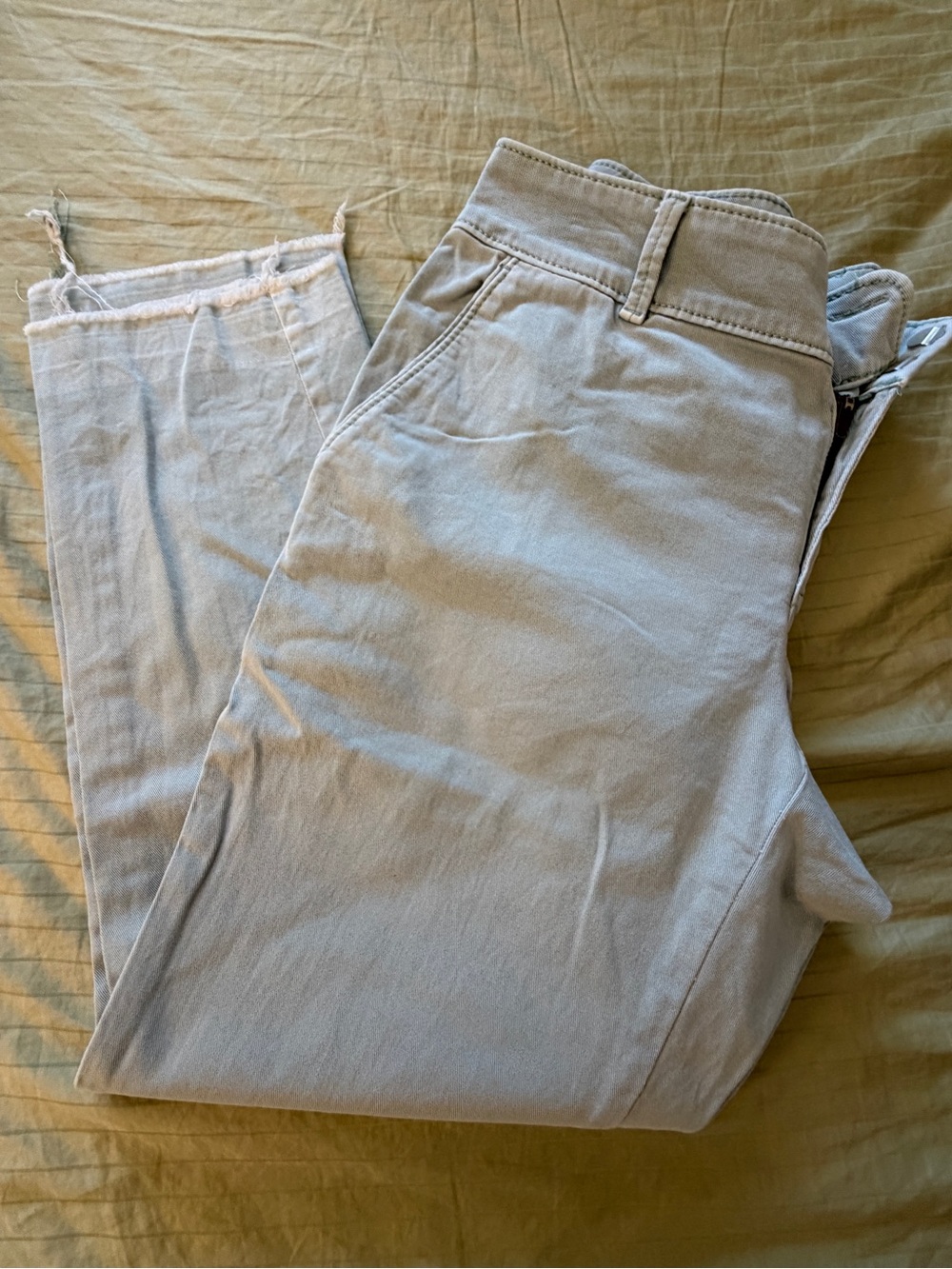 LOFT Women’s 8 petite light blue chino Pants soft and great condition raw hem♥️